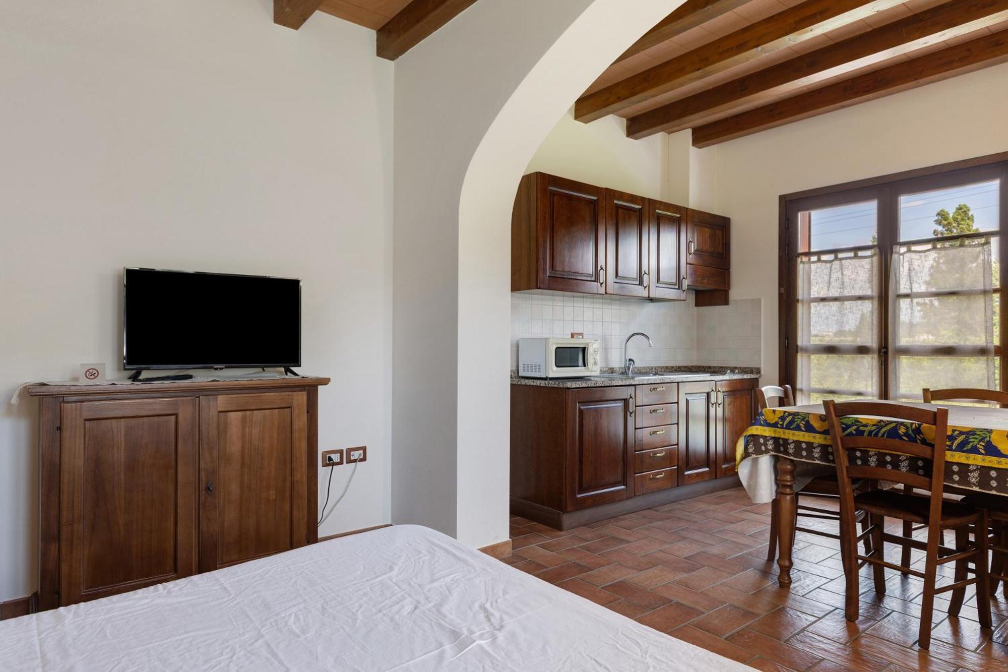 La Bettola Tavern Rooms Restaurant Монтополи-ин-Валь-д'Арно Экстерьер фото
